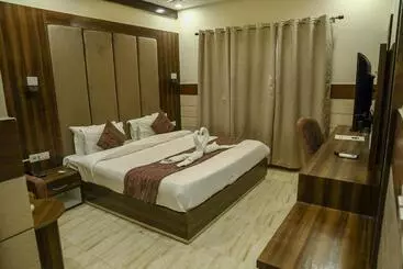 Hotel Vasdaa Grand, Dehradun Airport