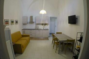Apartamenty turystyczne Intermezzo 2   Located In The Center Of Salento Equidistant From The 2 Seas