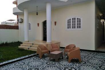 관광객 아파트 The Flowar Of Life