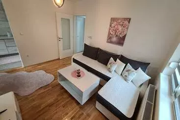 آپارتمان‌های توریست‌ها Apartman Crystal
