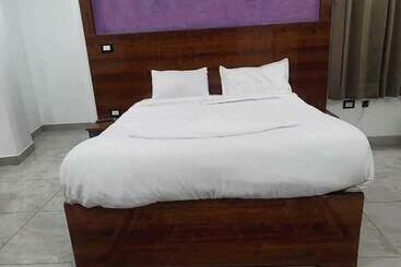 Fabhotel Garden View