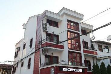 Zambaku I Bardhe Hotel & Bar