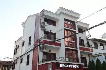Zambaku I Bardhe Hotel & Bar