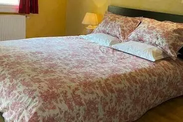 Pansiyon Jolie Chambre Avec Petit Jardin Vue Magnifique Pernes Les Fontaines