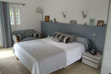 مبيت وإفطار La Lézardière