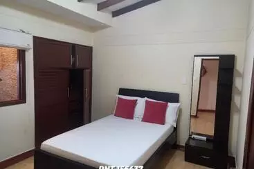 ペンション The Canarys Hostal