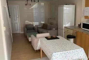 Pensió Vibrant Single Room Only For One Adult