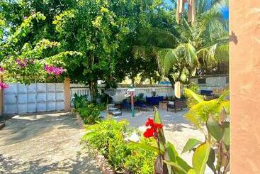 펜션 Villa Orchid Beach Guest House