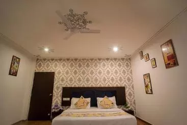 Tripli Hotels Arunoday Palace