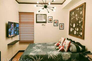 Aparthotel Centropolis Queen Bed Suite  Modern Posh Style