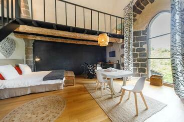 مبيت وإفطار Chambres Et Maisons D Hôtes Du Prieuré De La Bajasse   Le 1150