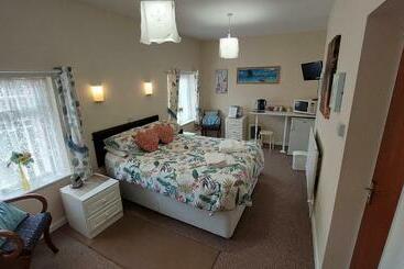 مبيت وإفطار Tennyson Lodge