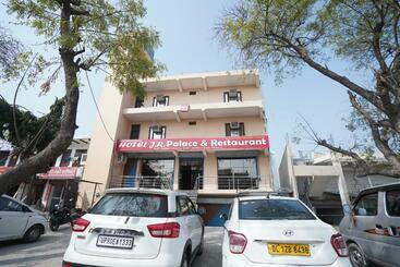 Hotel J R Place & Restaurant By Wb Inn