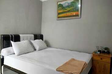 Hotel Express O 91277 Atiq Homestay Syariah