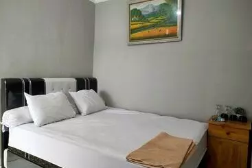 Hotel Express O 91277 Atiq Homestay Syariah