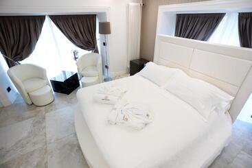 تختخواب و صبحانه Domus De Cinti