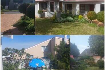 شقق خاصة سياحية Strelitzia Kleinmond Self Catering Duet
