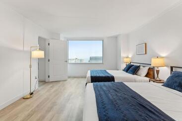 آپارتمانهای توریستها Two Adjacent Spacious Cozysuites On The Boardwalk