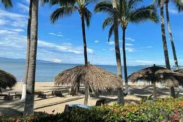 ツーリストアパートメント Brisas Vallarta   Just Steps From The Beach!