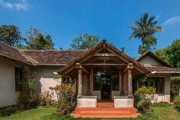 Turistihuoneistot Crimson Eye Heritage Bungalow In Madikeri