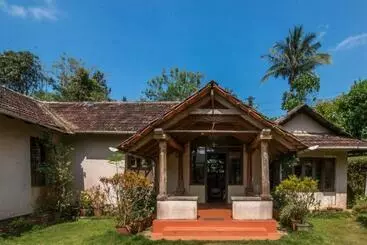 Apartamenty turystyczne Crimson Eye Heritage Bungalow In Madikeri