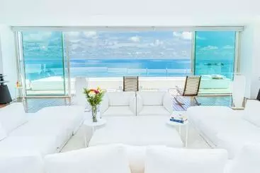 Turistihuoneistot Beachfront Luxe Penthouse Private Pool And Spa Tub