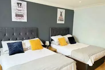 ペンション Erin Court Mansions   Suite 13
