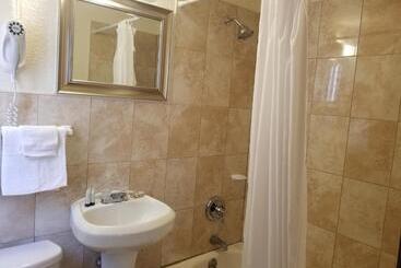 مُتل Parkway Inn