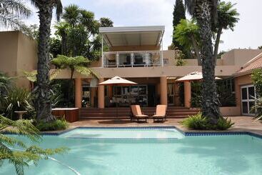 פנסיון Crane's Nest Guest House & Spa @ 313