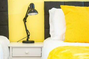 شقق خاصة سياحية Large Apartment 2 Bathrooms 16 Charlotte House