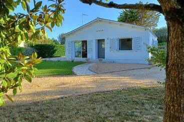 游客公寓 A 30 Min De L île Aux Mimosa Maison Vendéenne Avec Jardin
