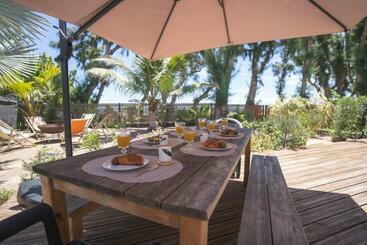 ツーリストアパートメント Superbe Villa Sunset, Pieds Dans L Eau à La Saline