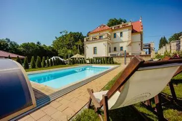 Hotelli Villa Libosad