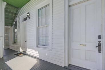 تختخواب و صبحانه The George Manor