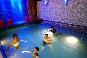 Tourist flats Bee Villa 5bhk Lonavala