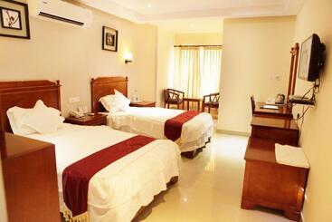 בית מלון כפרי Athirappilly Residency Chalakudy