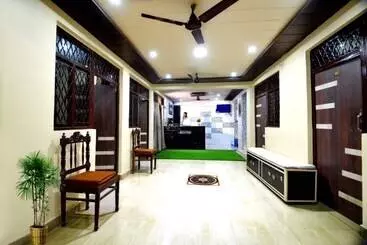Hotel Goroomgo Royal Agrawal Palace Agra