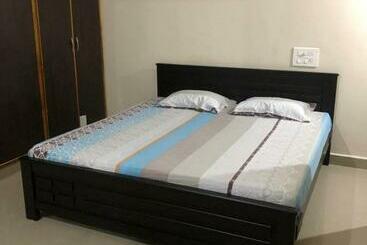 Tourist flats Mountain View Lake Front Home