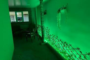 ツーリストアパートメント 21 Street Guest House