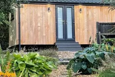 ツーリストアパートメント Luxurious Canal Side Mini Lodge In Llangollen With Hot Tub