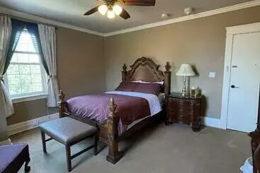 Bed & Breakfast The Woodford Inn