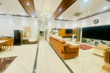 ツーリストアパートメント Heritage Villa 7bhk Lonavala