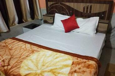 Hotel O Peeush Rao Rooms & Meeting Hall