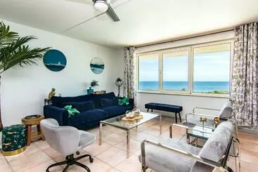 آپارتمان‌های توریست‌ها The Beach Penthouse