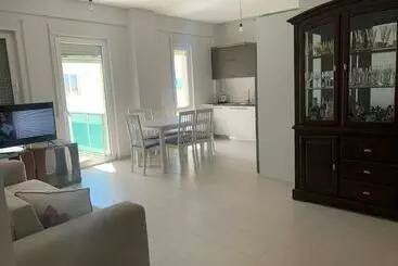 Turist apartmanları Lovely And Spacious 2 Bed Room Home In Great Location