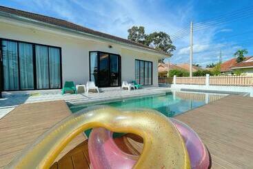 דירות לתיירים One Season Poolvilla