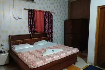 Pensione Kuber Home Stay, Guest House