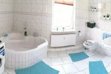 Turistihuoneistot Schöne Große Wohnung, Terrasse, Kamin, Parkplatz, 2 Schlafzimmer