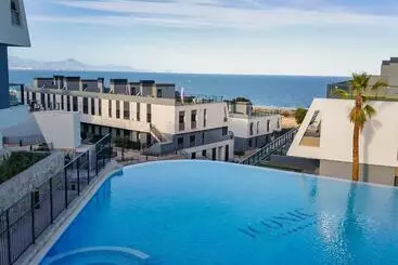 آپارتمان‌های توریست‌ها Iconic Sea Views Luxury Apartment