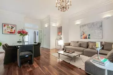 Turistihuoneistot The Redington Royal